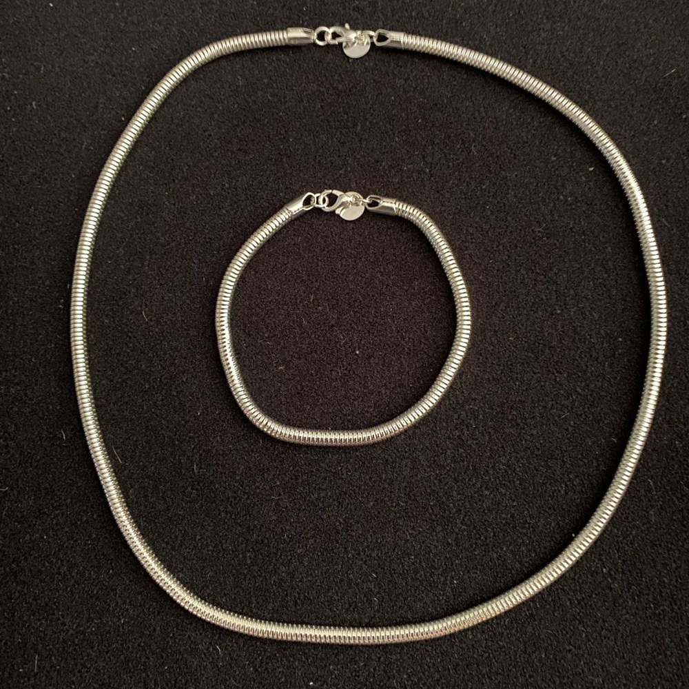 Brand New, Sterling Silver (S925) 
Lightweight, Bracelet & Necklace Set